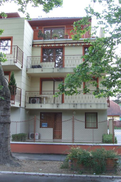 Villa Palazzo Apartments Siófok Buitenkant foto